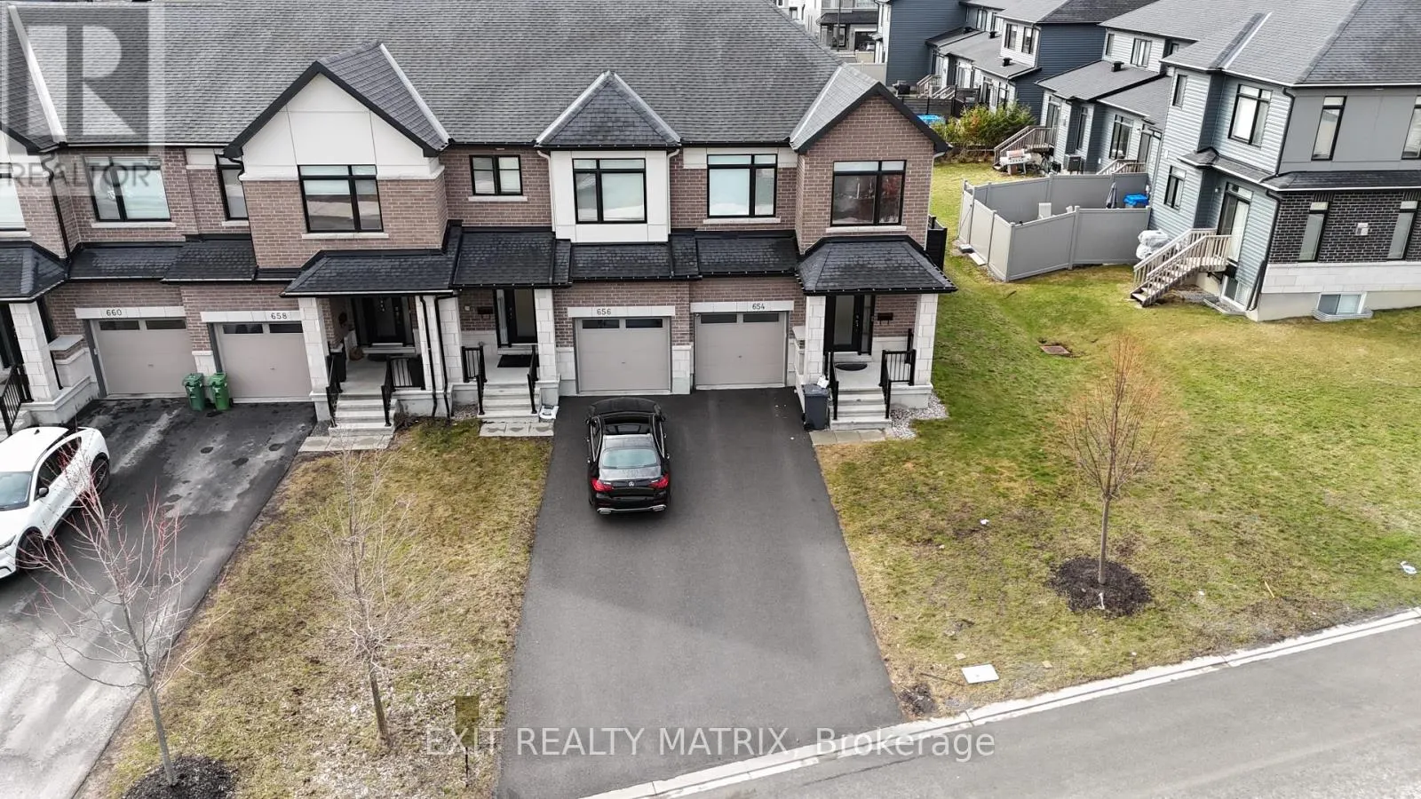 656 PUTNEY CRESCENT