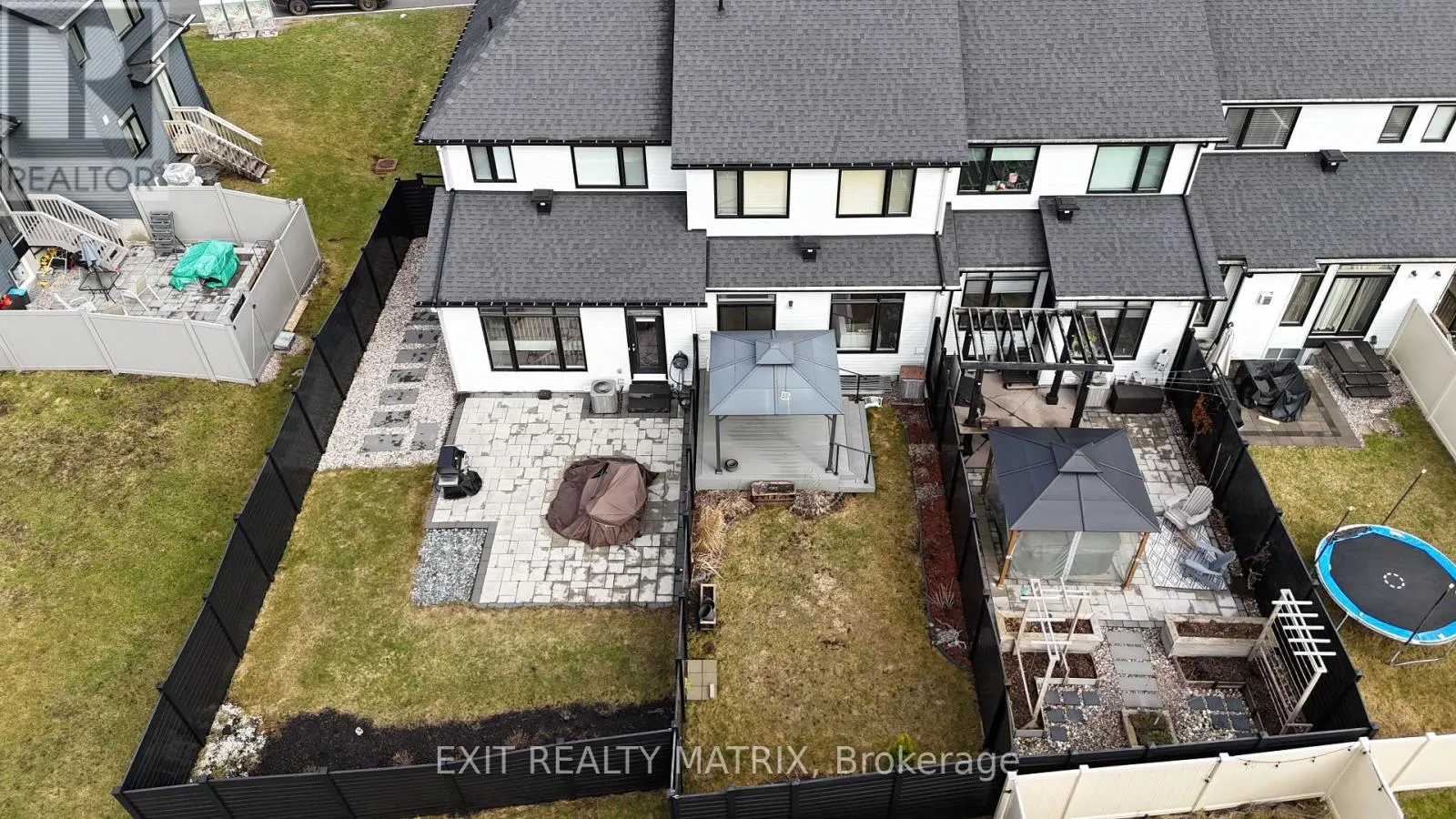 656 PUTNEY CRESCENT