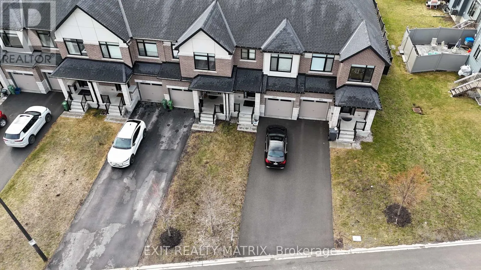 656 PUTNEY CRESCENT