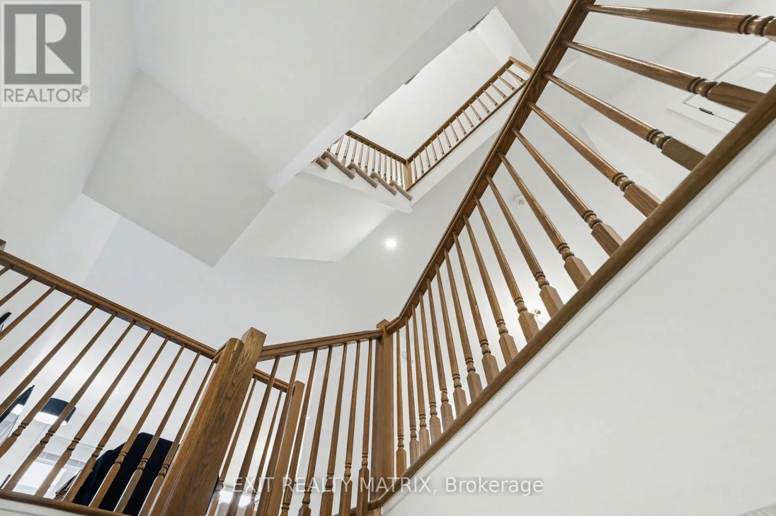 656 PUTNEY CRESCENT