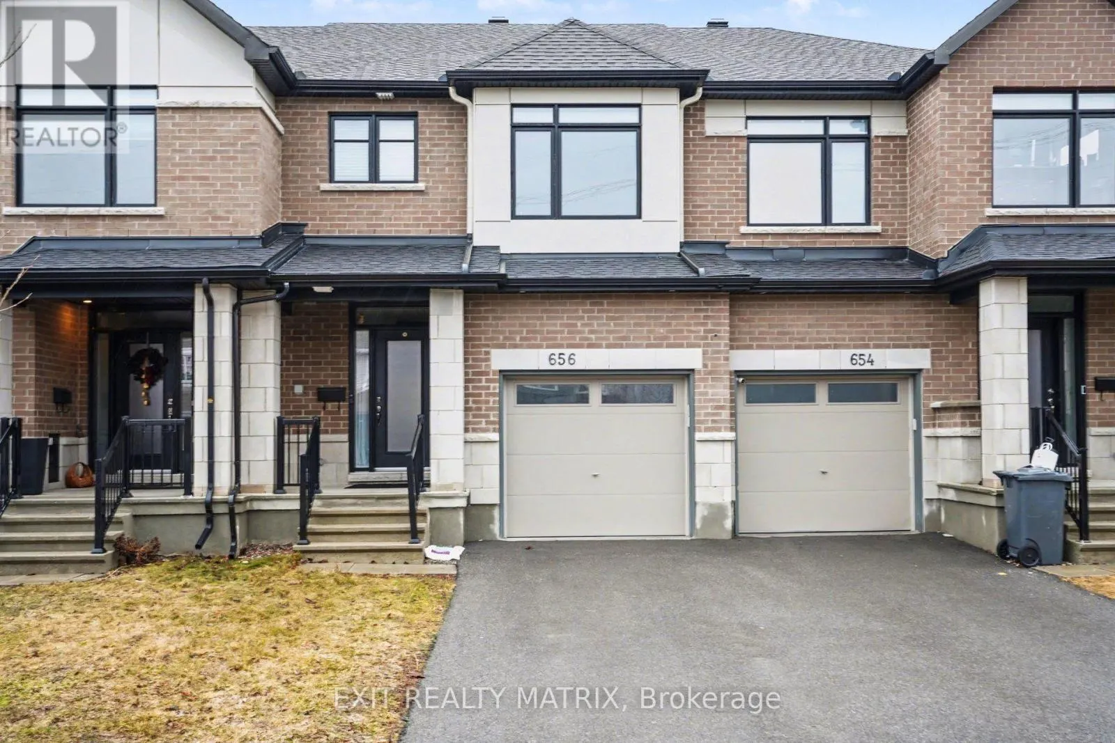 656 PUTNEY CRESCENT