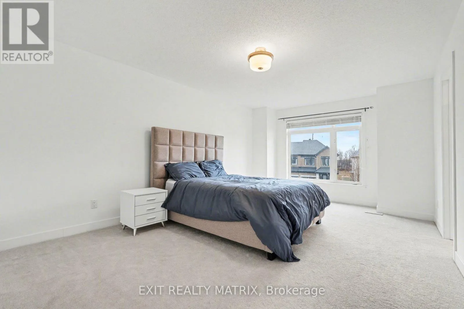 656 PUTNEY CRESCENT