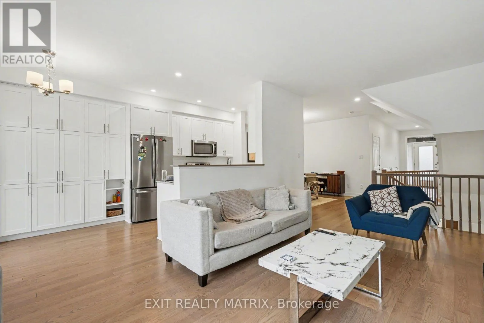 656 PUTNEY CRESCENT