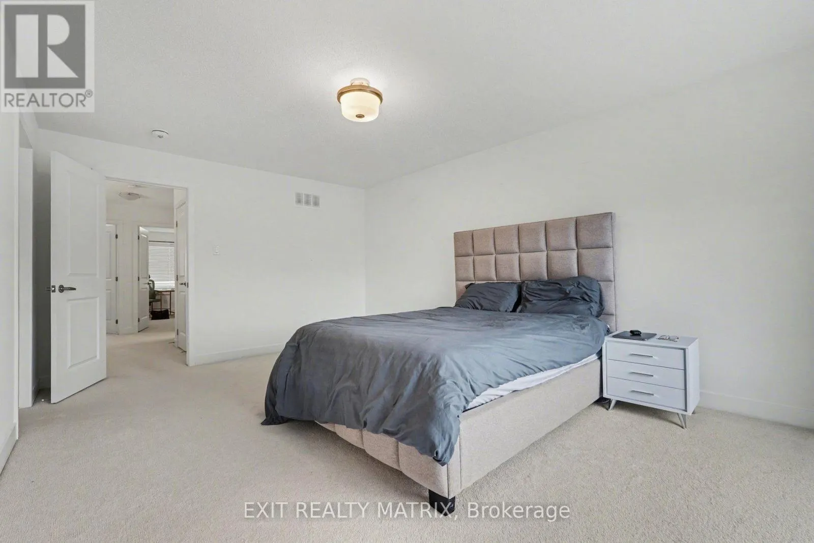 656 PUTNEY CRESCENT