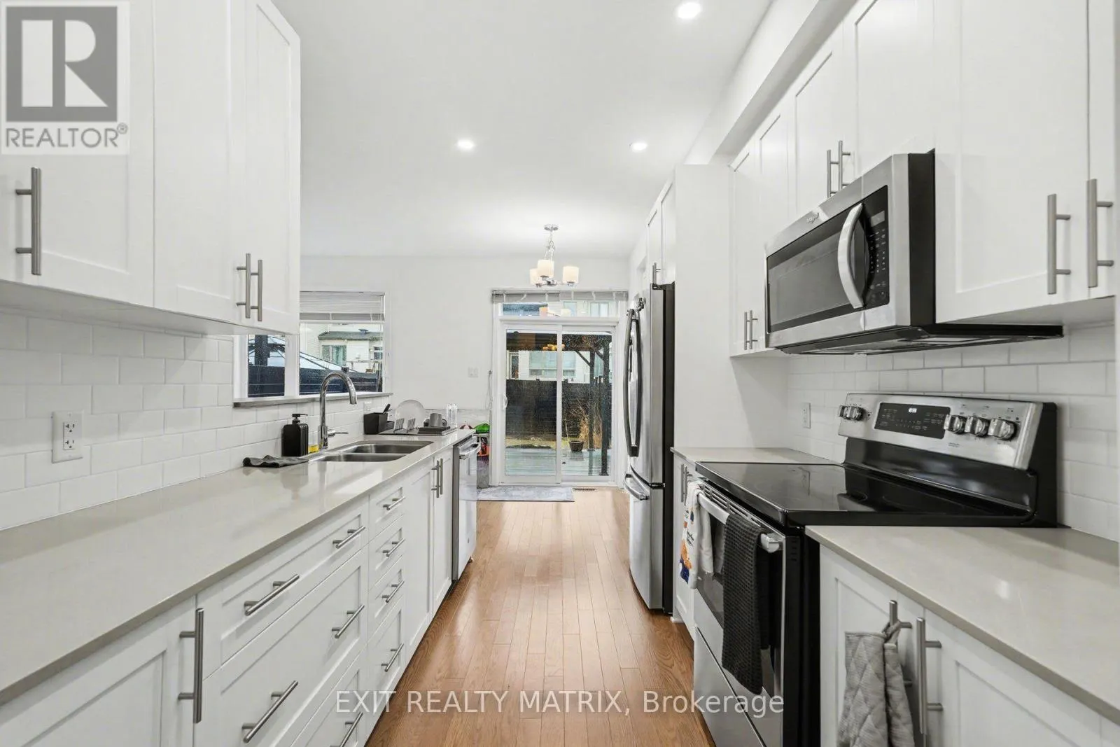 656 PUTNEY CRESCENT