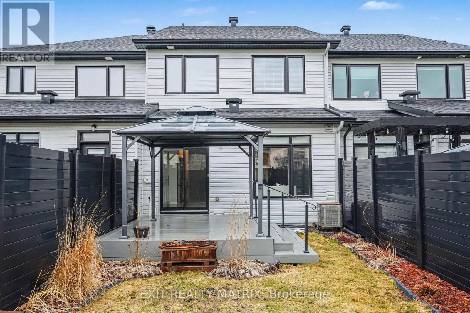 656 PUTNEY CRESCENT
