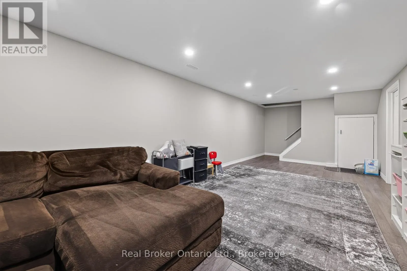 5 GARDINER PLACE