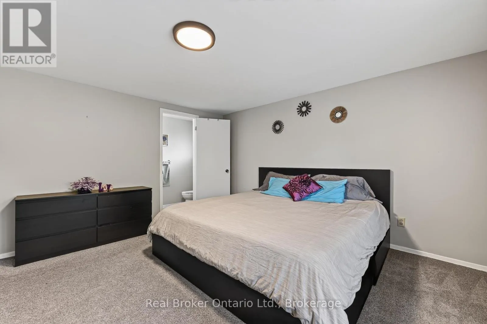 5 GARDINER PLACE
