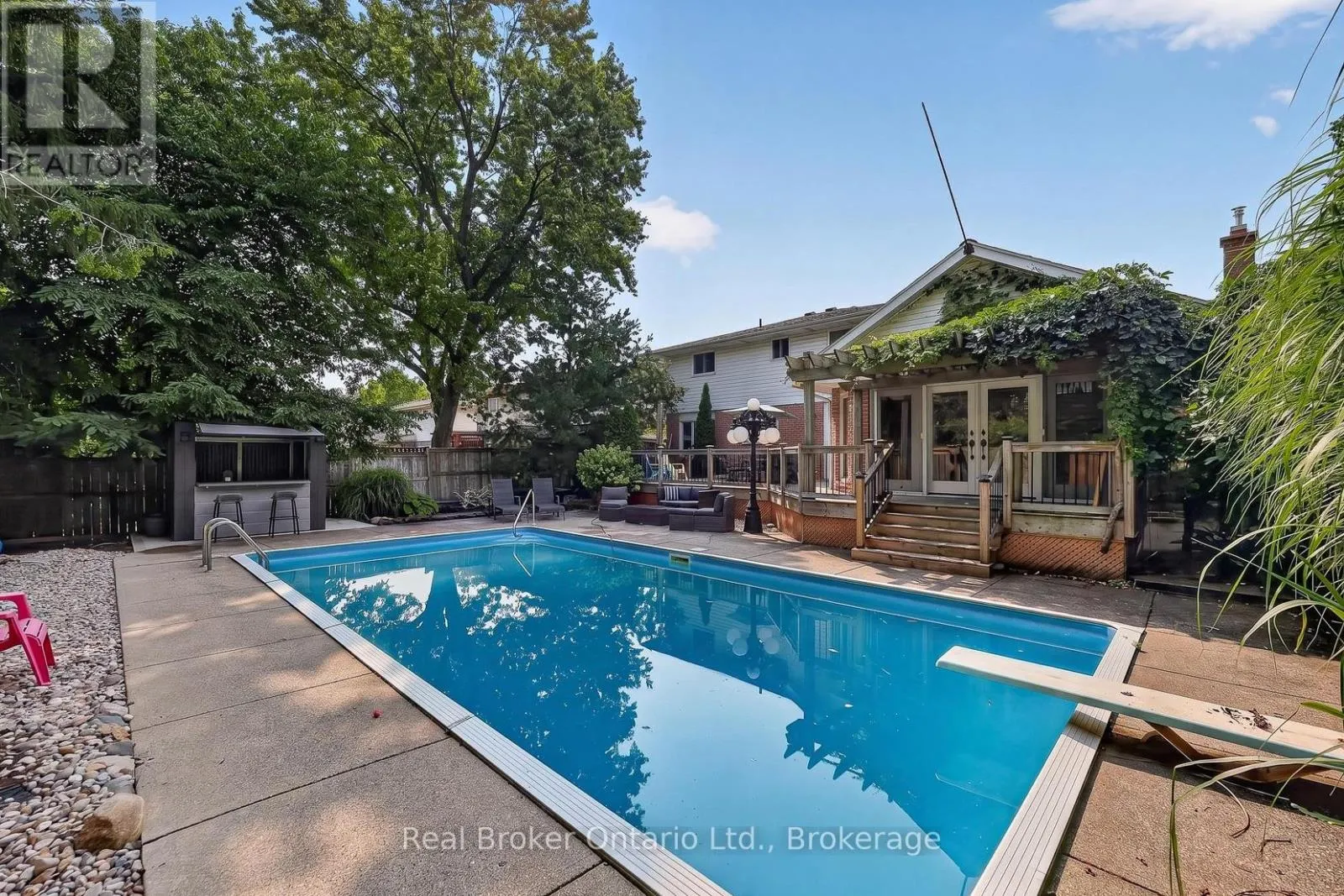 5 GARDINER PLACE