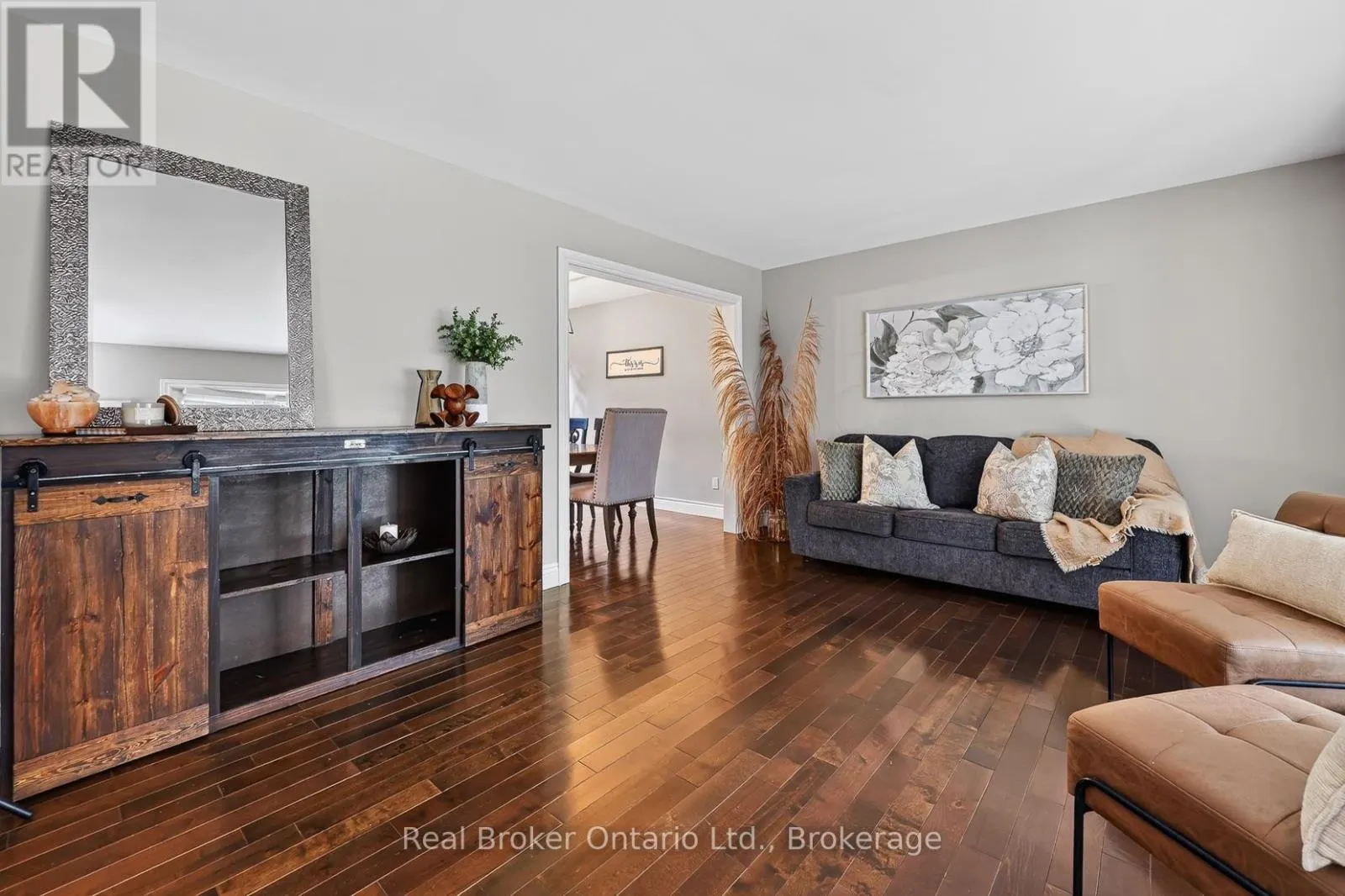 5 GARDINER PLACE