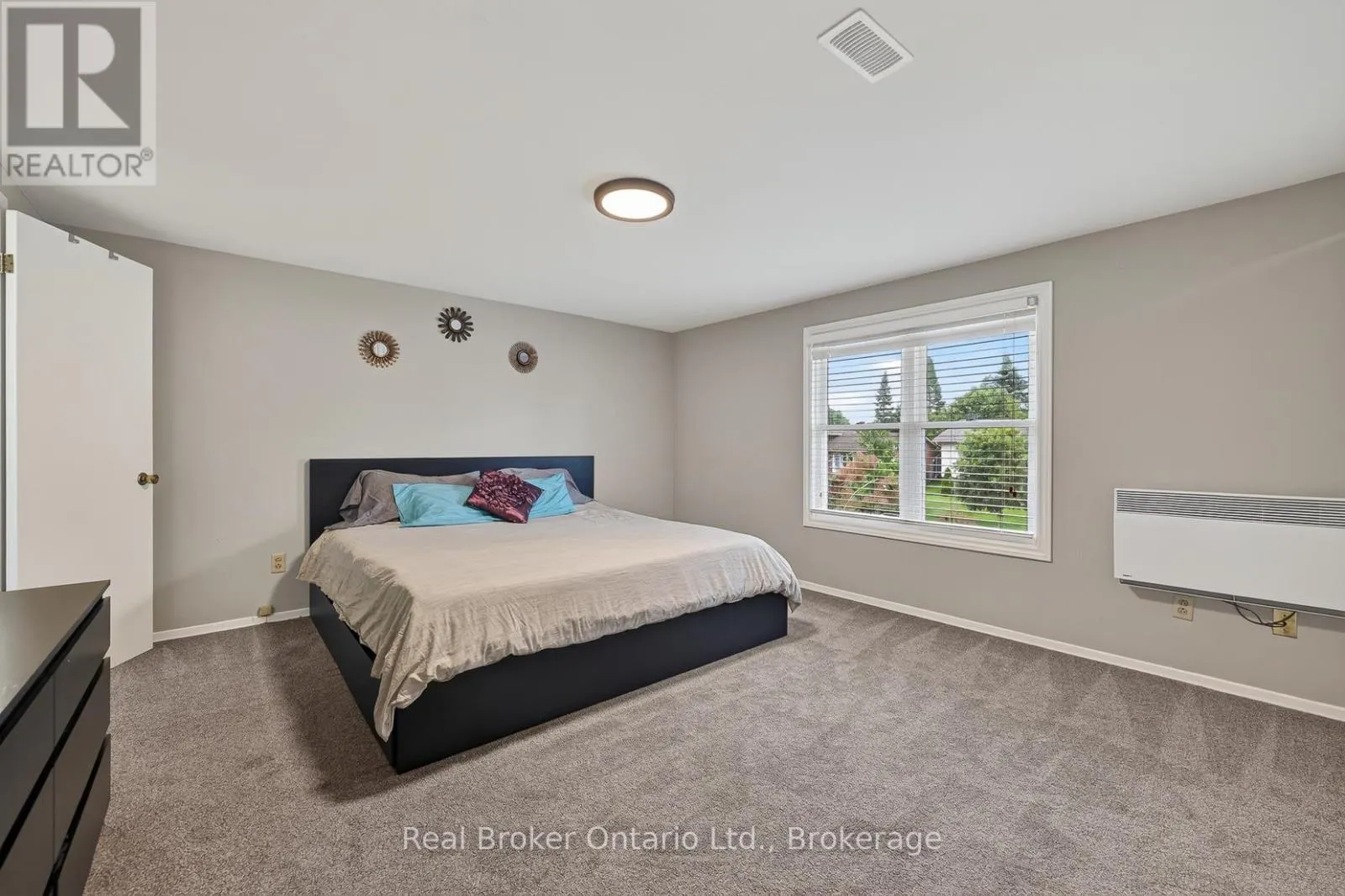 5 GARDINER PLACE