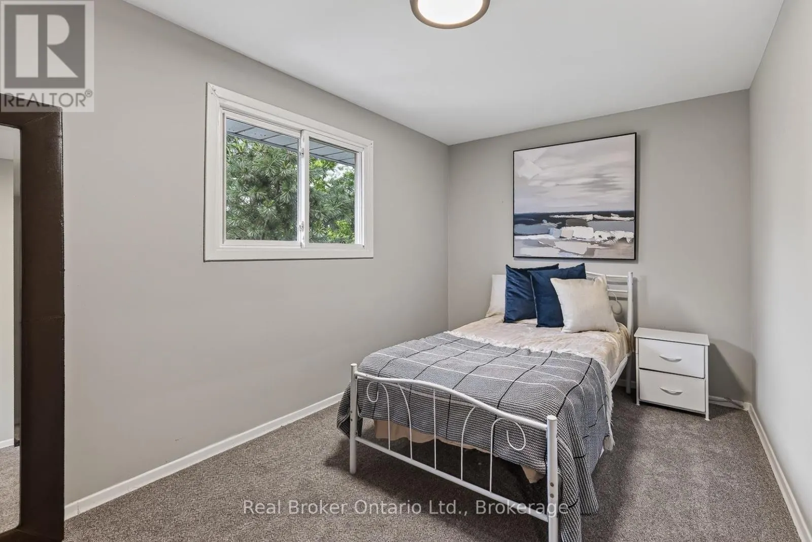 5 GARDINER PLACE