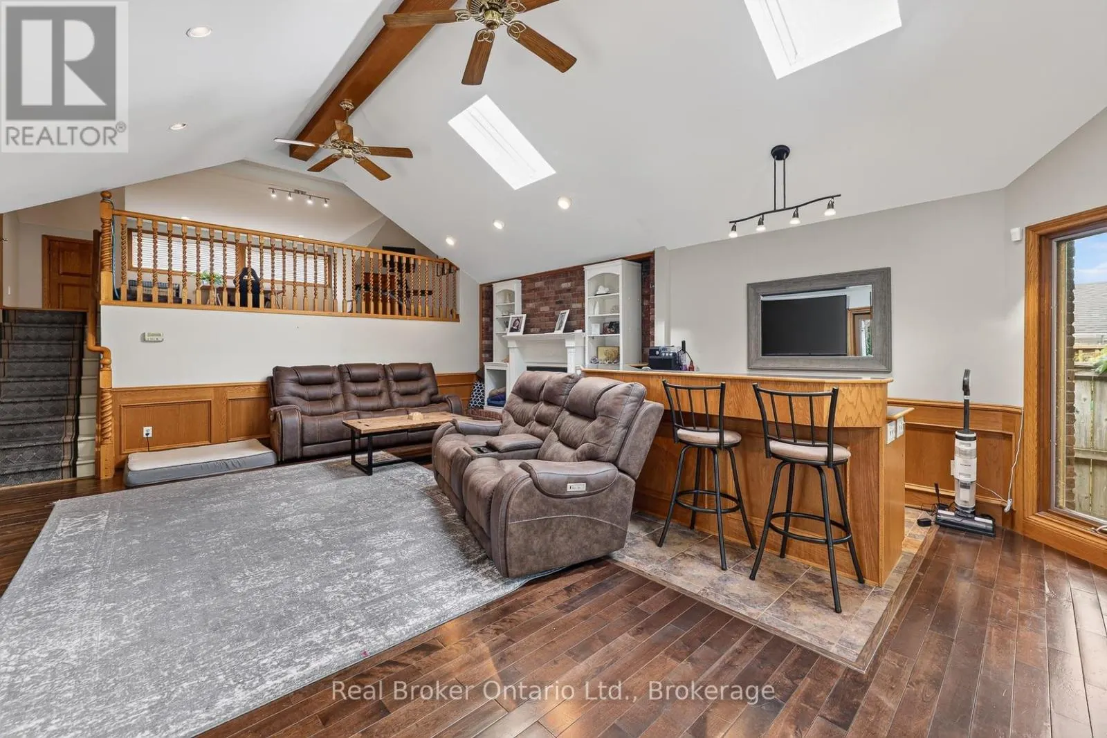 5 GARDINER PLACE
