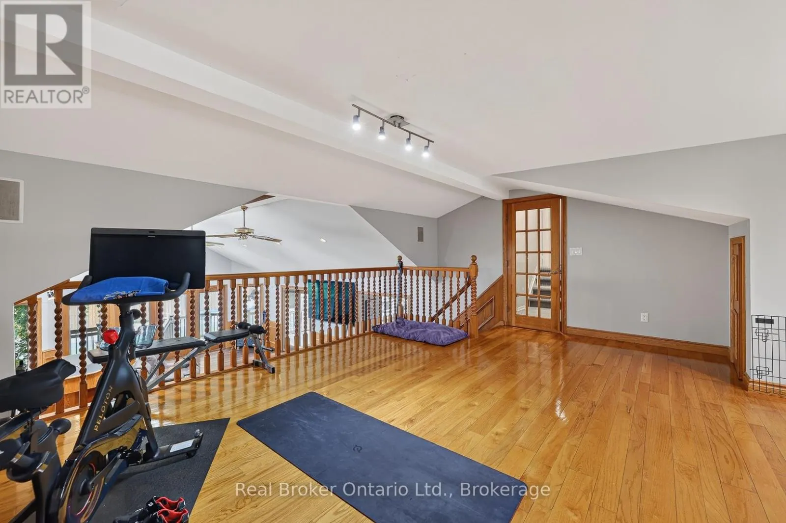 5 GARDINER PLACE