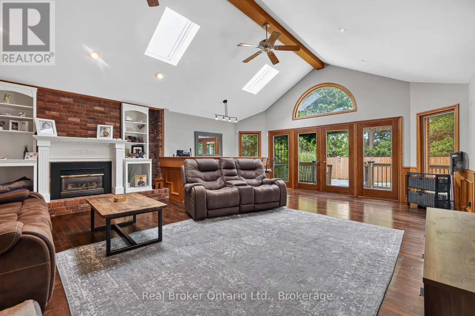 5 GARDINER PLACE