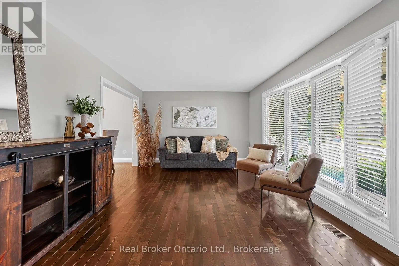 5 GARDINER PLACE