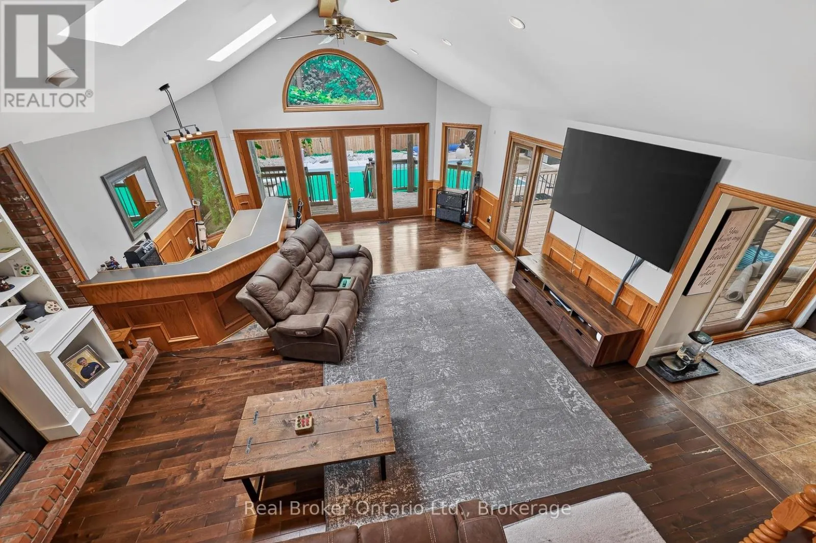 5 GARDINER PLACE
