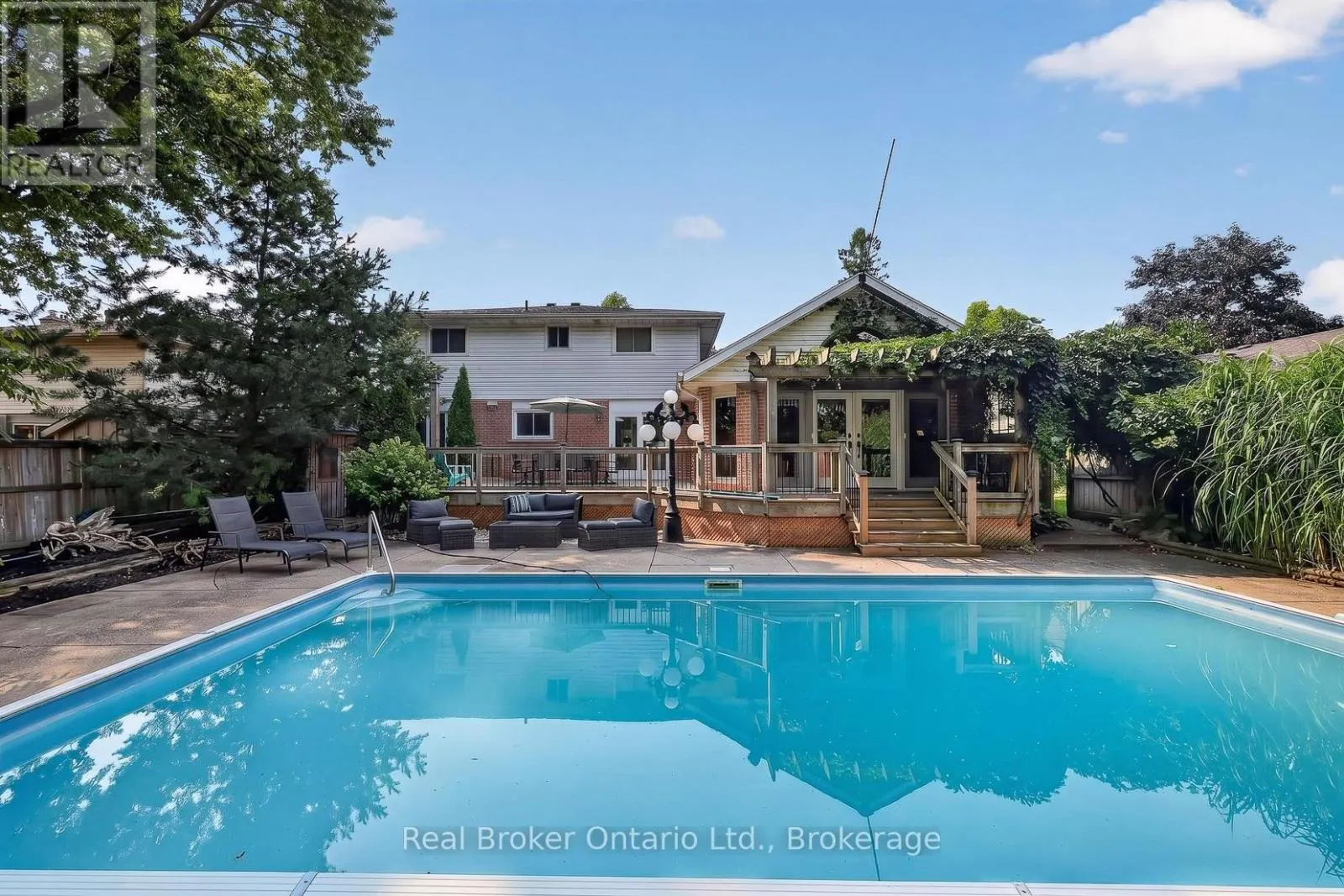 5 GARDINER PLACE