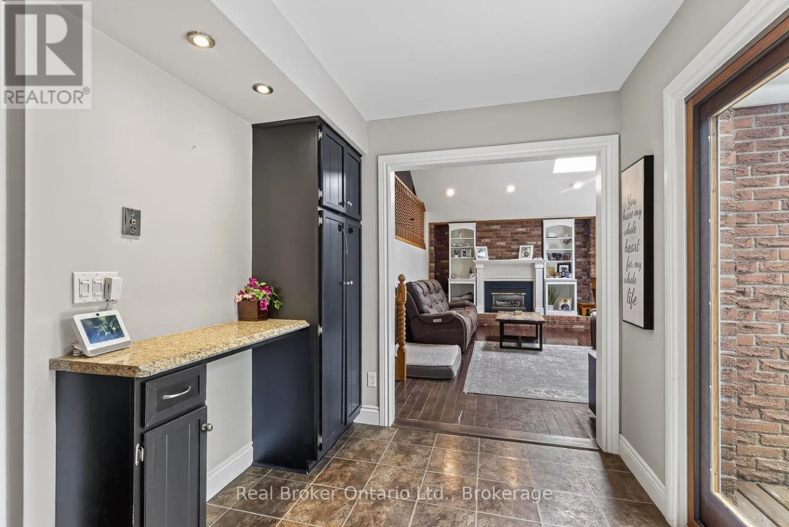 5 GARDINER PLACE