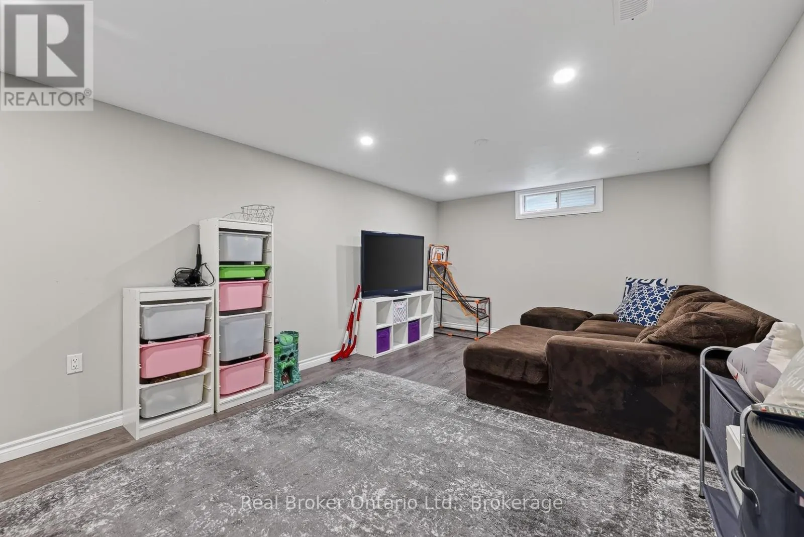 5 GARDINER PLACE