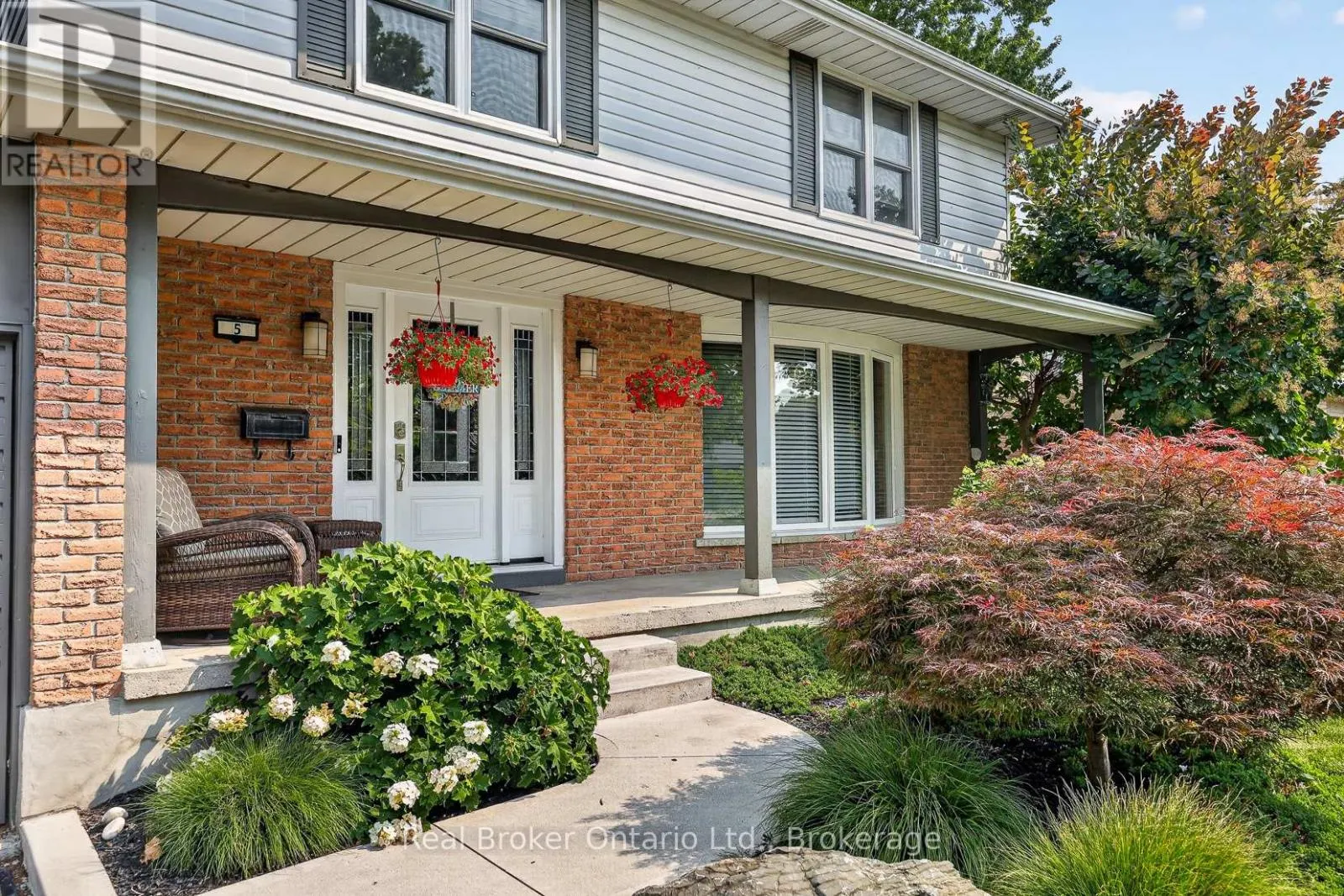 5 GARDINER PLACE