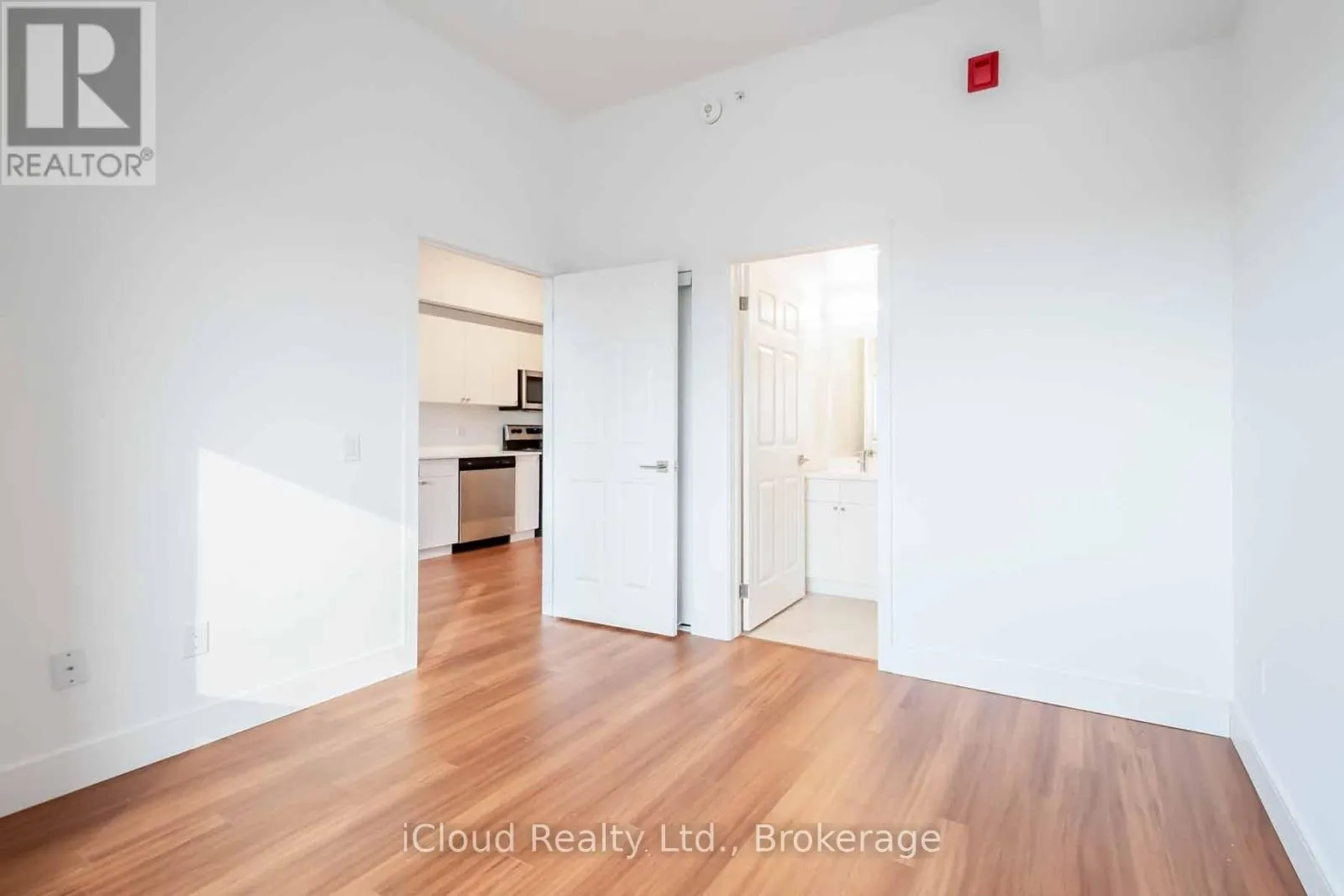 806 - 1 WELLINGTON STREET