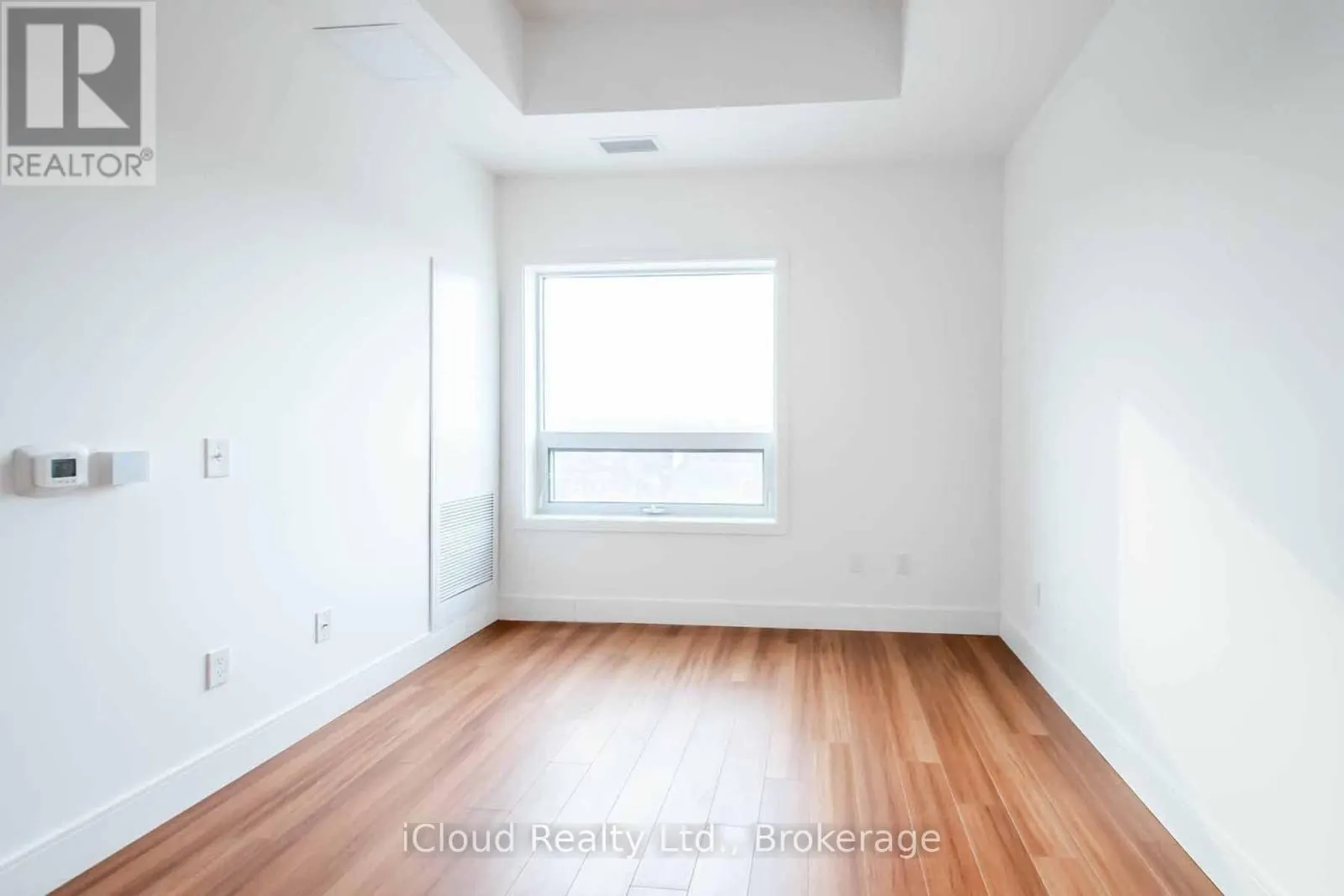 806 - 1 WELLINGTON STREET