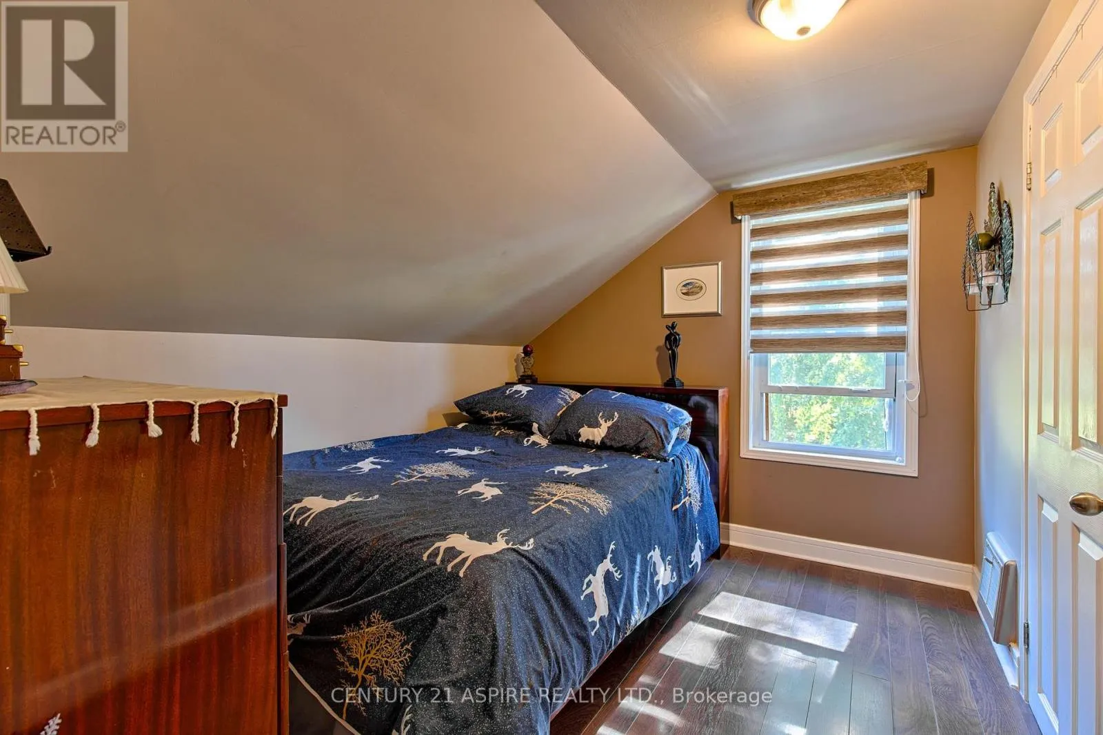 1085 FOREST LEA ROAD