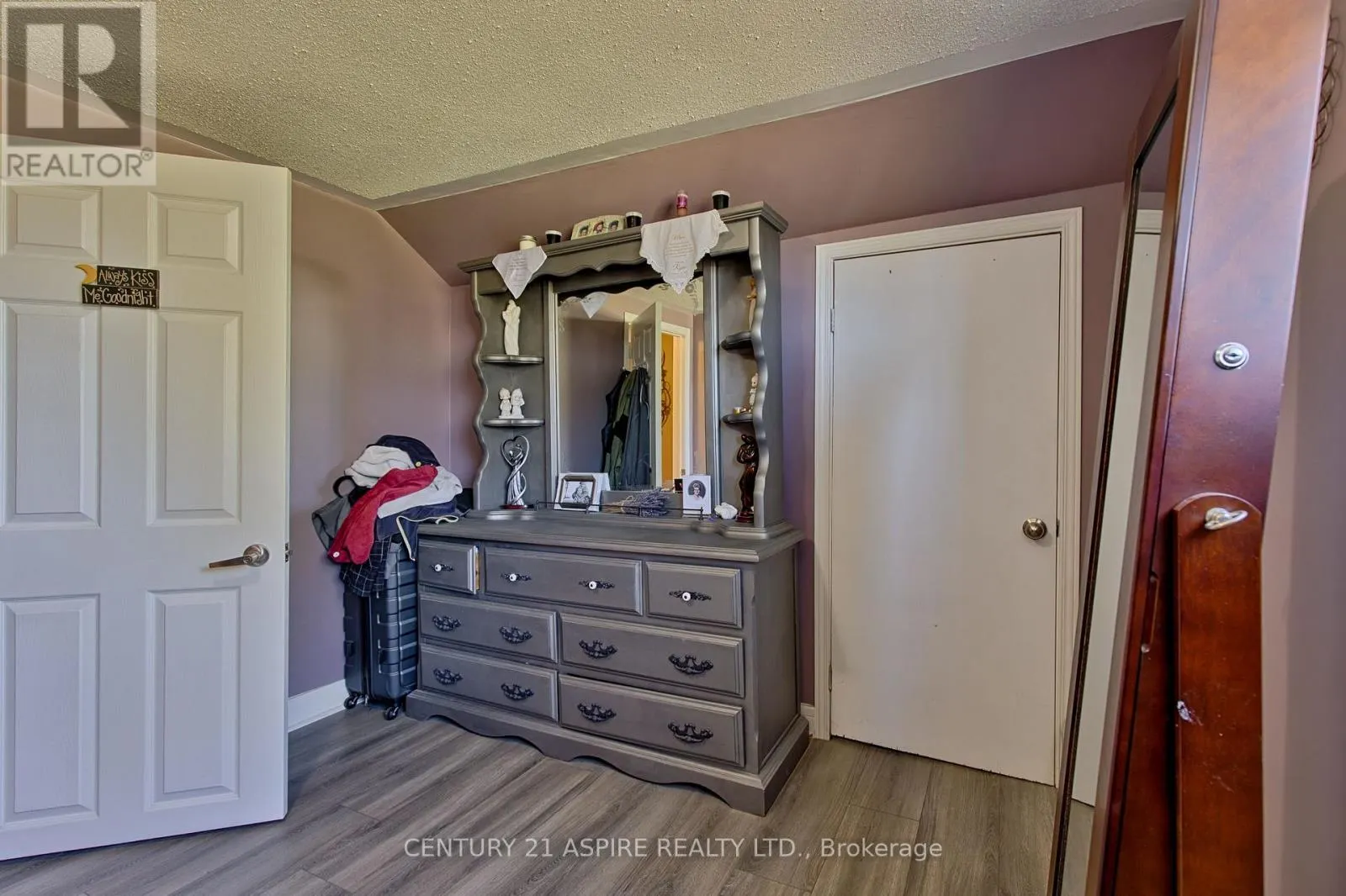 1085 FOREST LEA ROAD