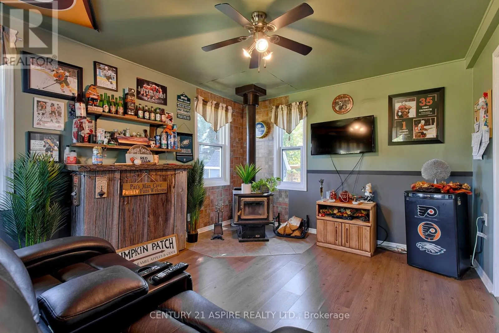 1085 FOREST LEA ROAD