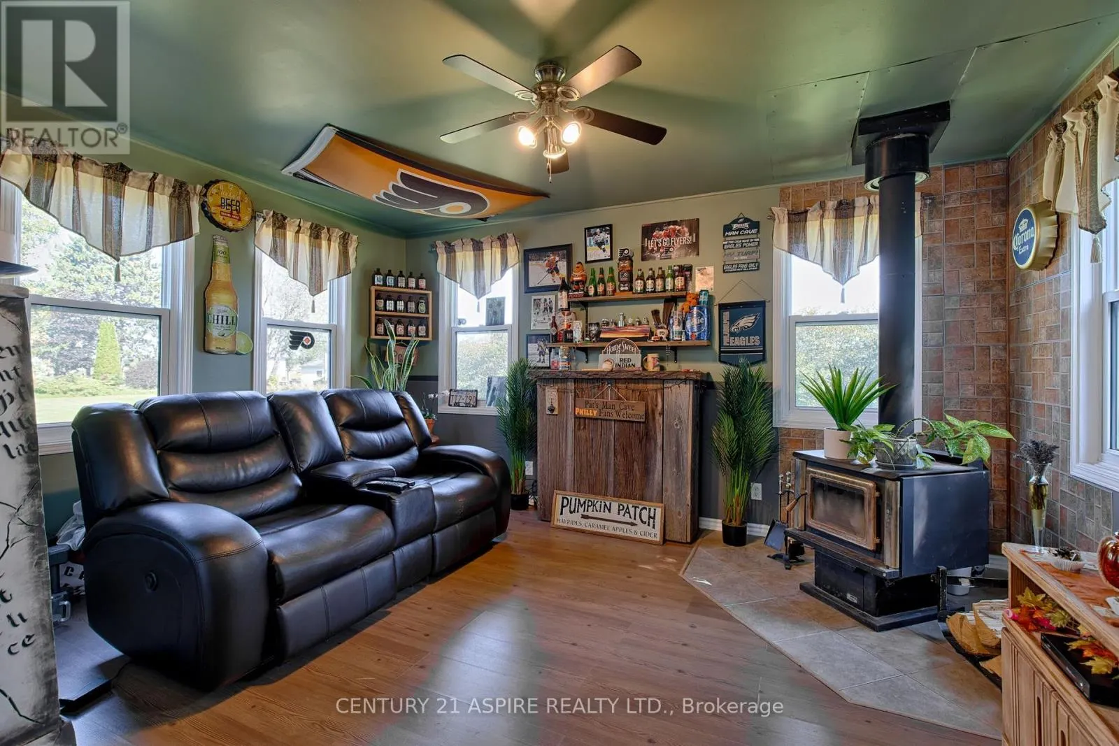 1085 FOREST LEA ROAD