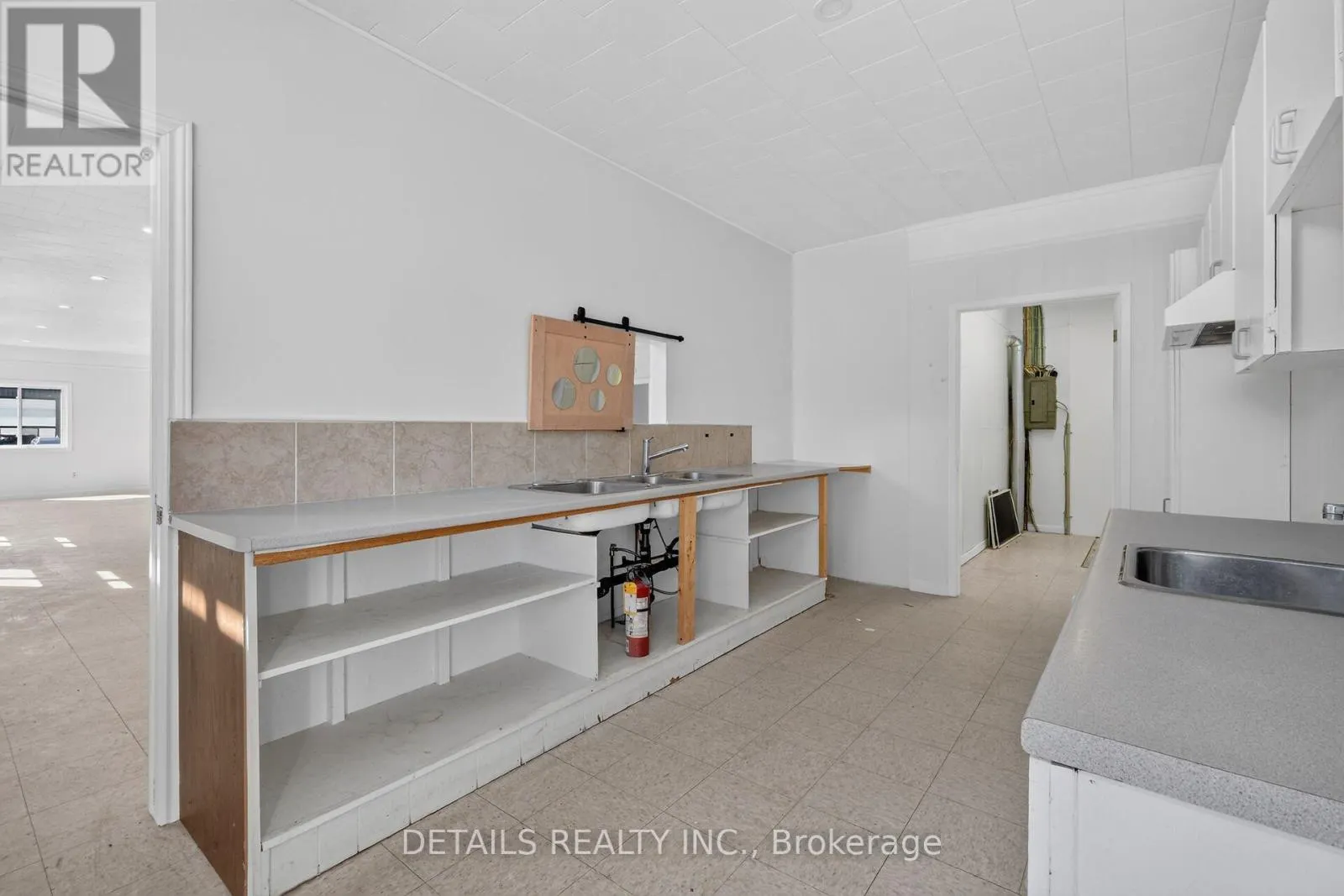 9 RUE DE L'ECOLE STREET
