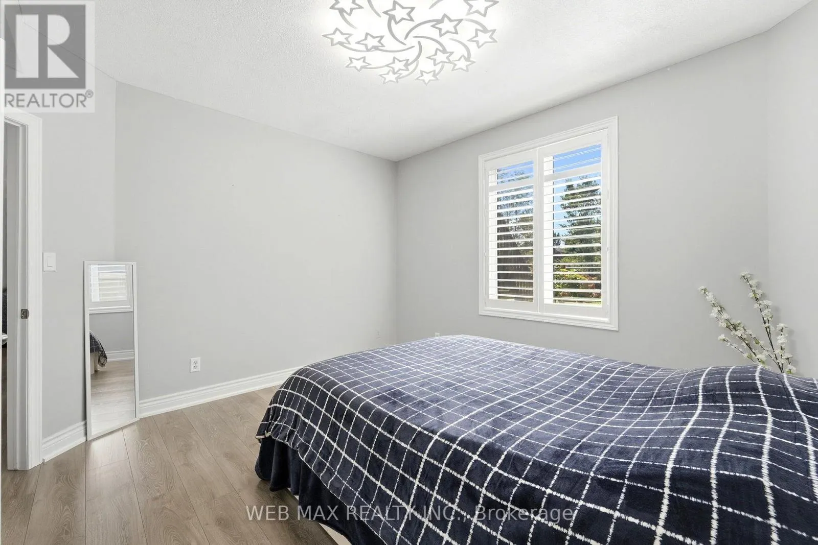 204 KINGFISHER AVENUE
