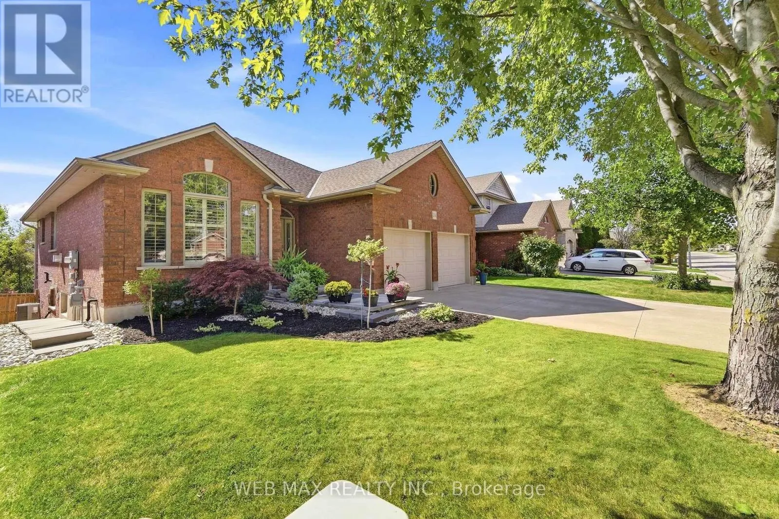 204 KINGFISHER AVENUE