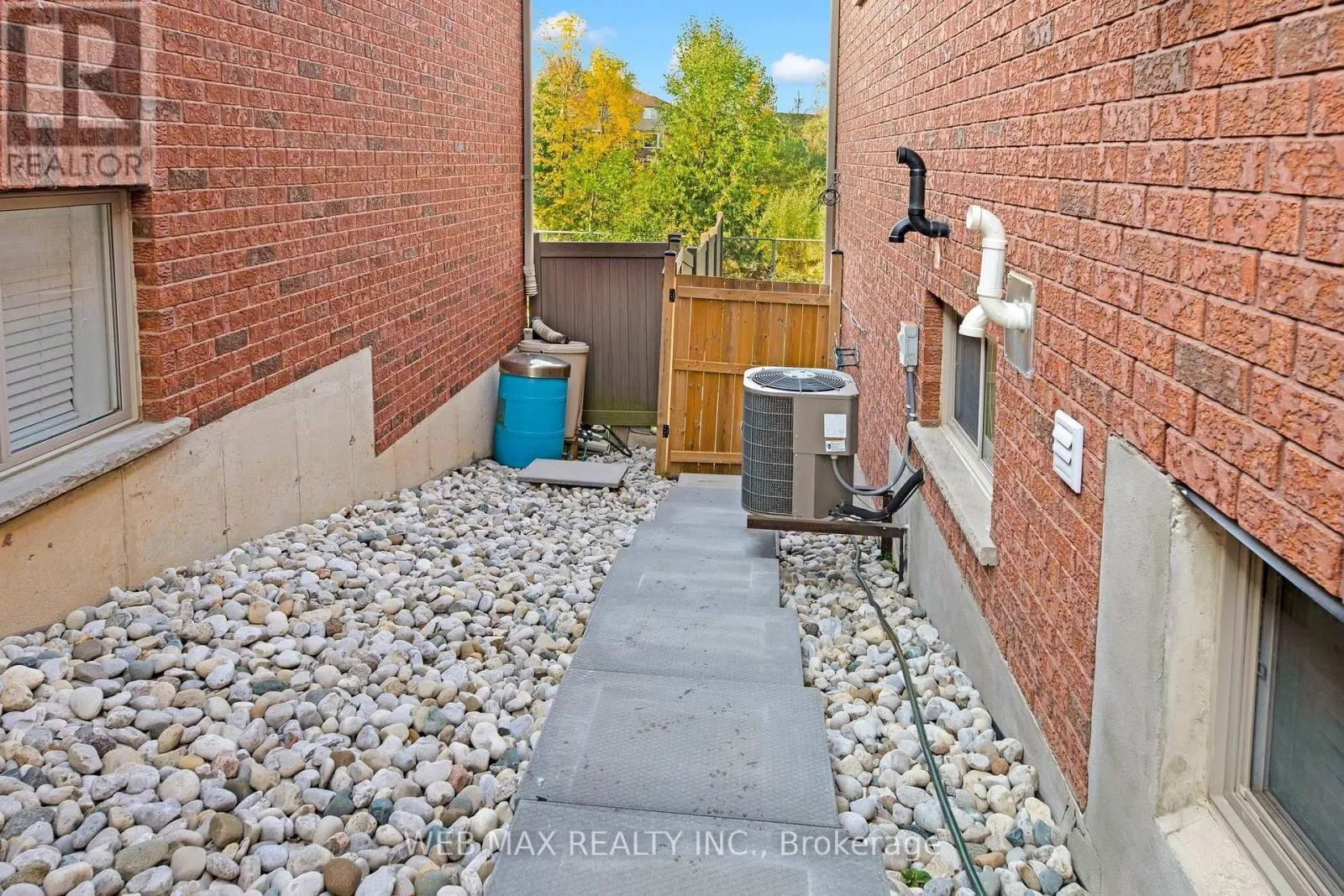 204 KINGFISHER AVENUE