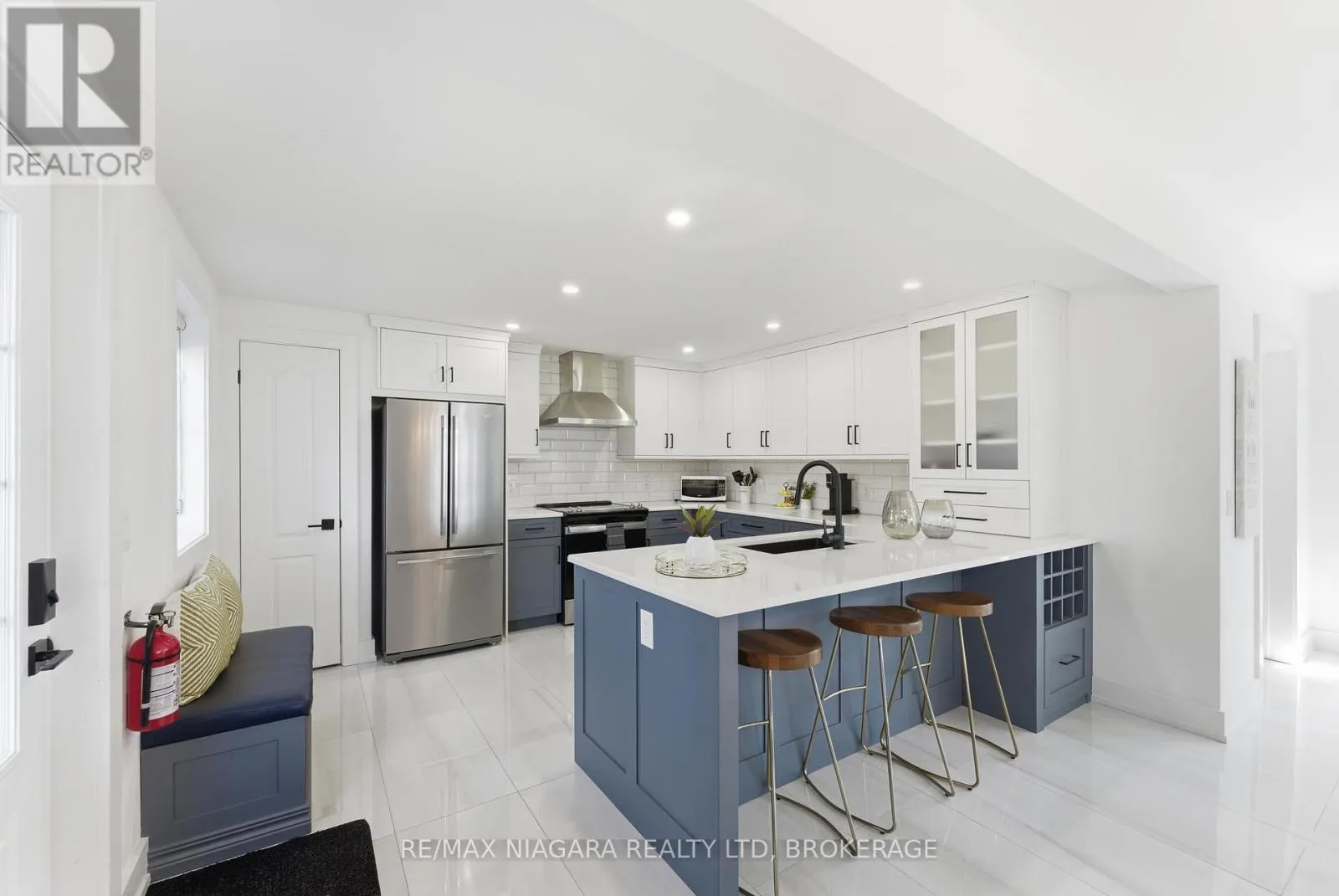 616 LAKESHORE ROAD