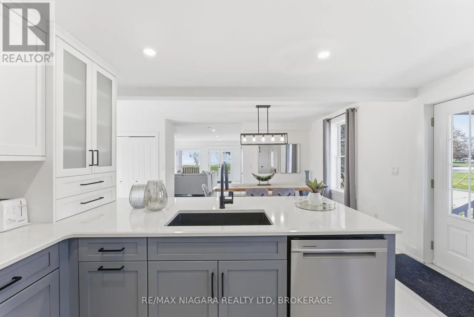 616 LAKESHORE ROAD