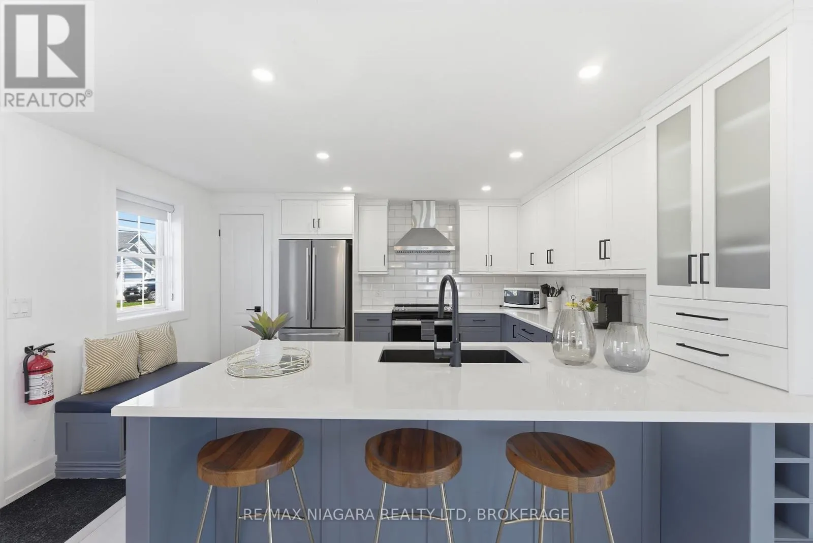 616 LAKESHORE ROAD