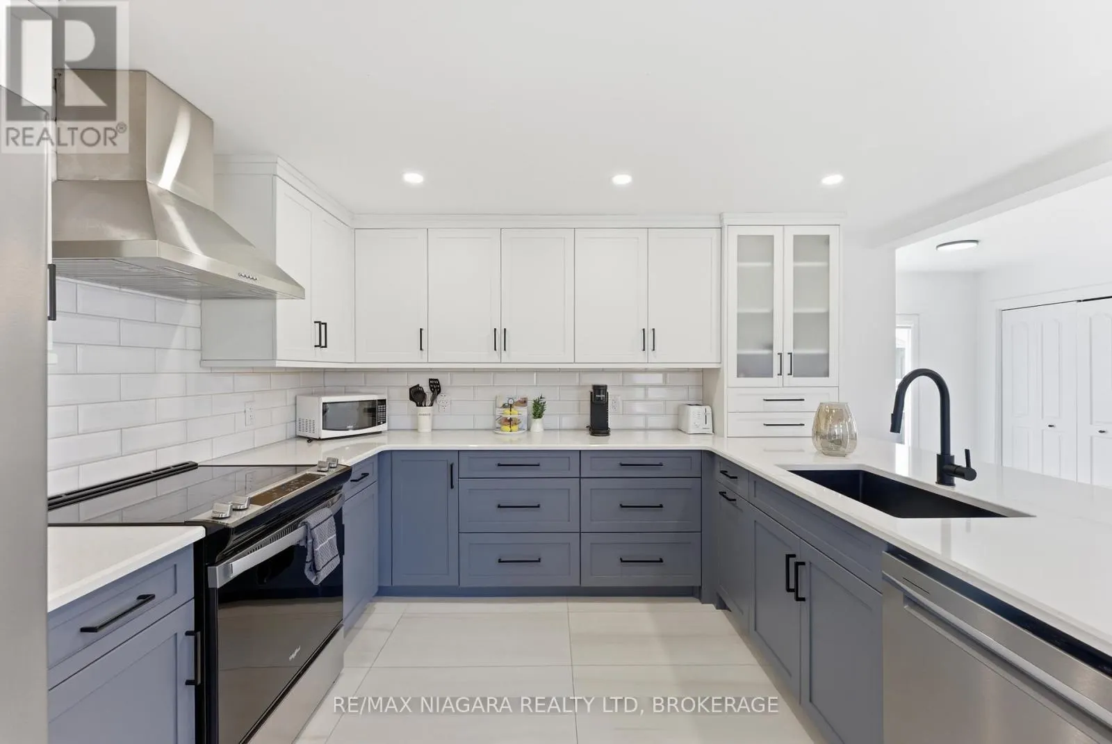 616 LAKESHORE ROAD