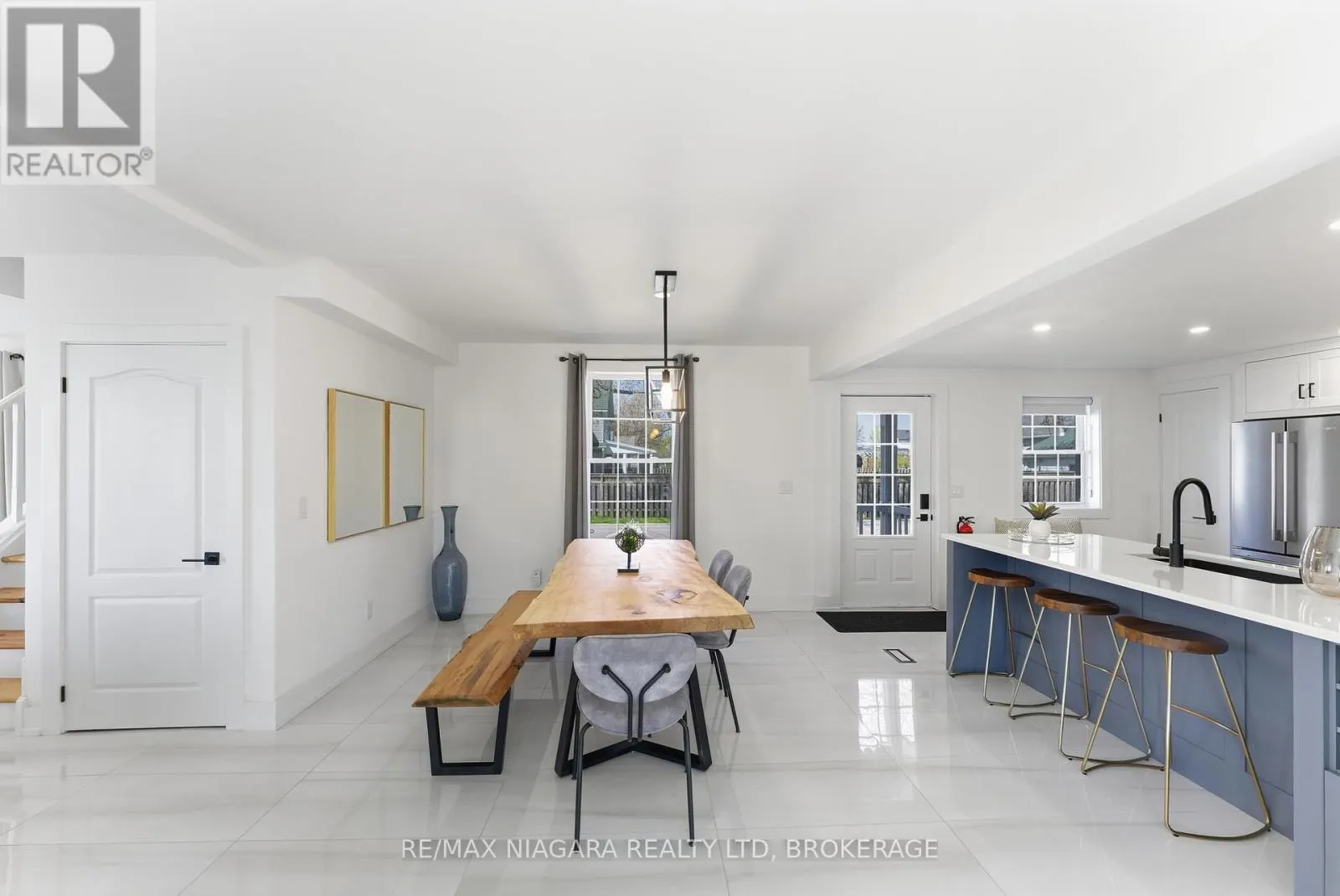 616 LAKESHORE ROAD