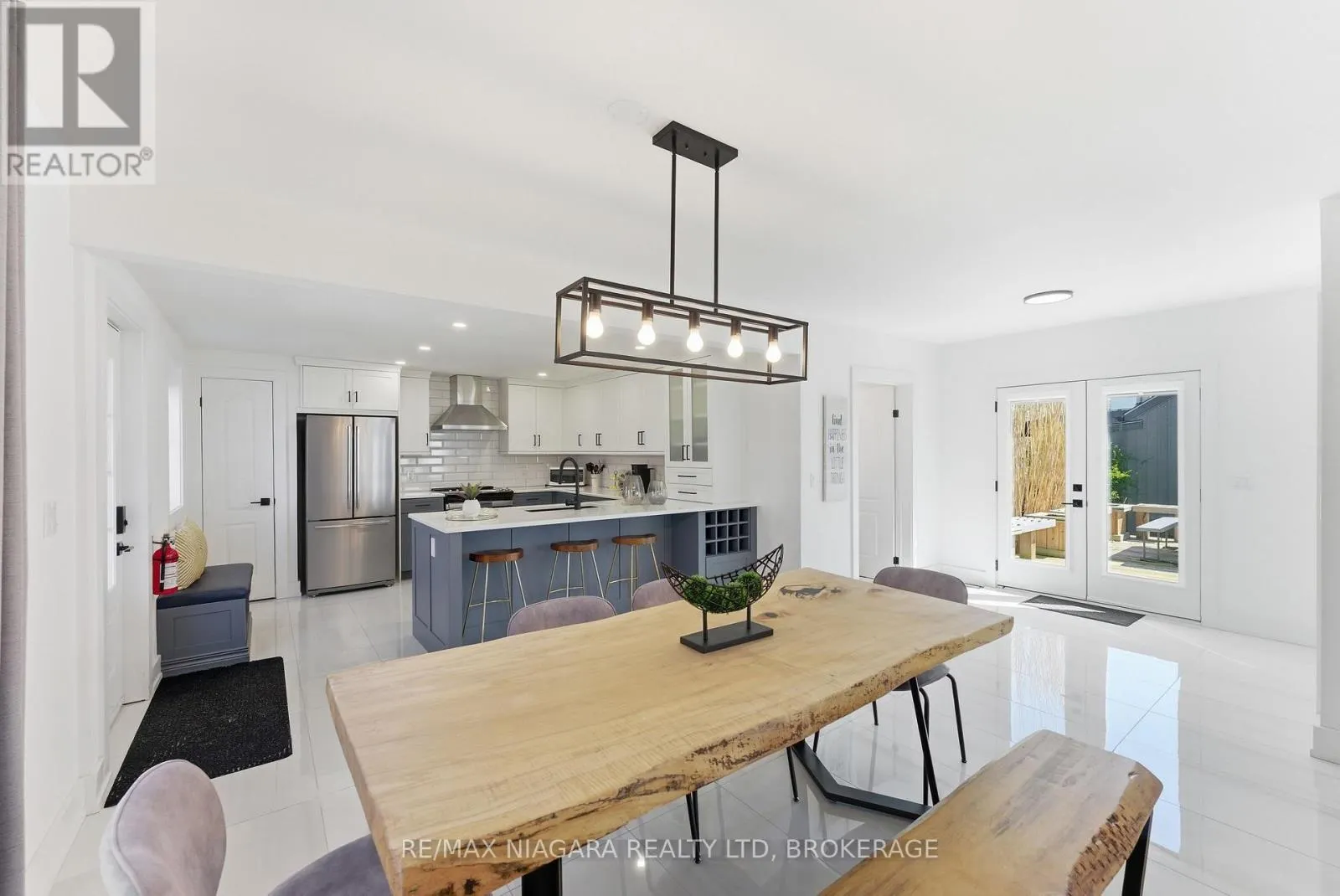 616 LAKESHORE ROAD