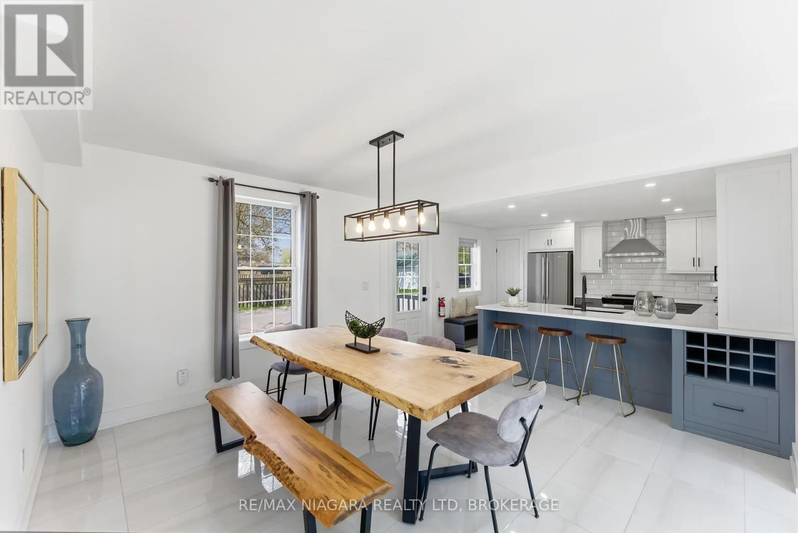 616 LAKESHORE ROAD