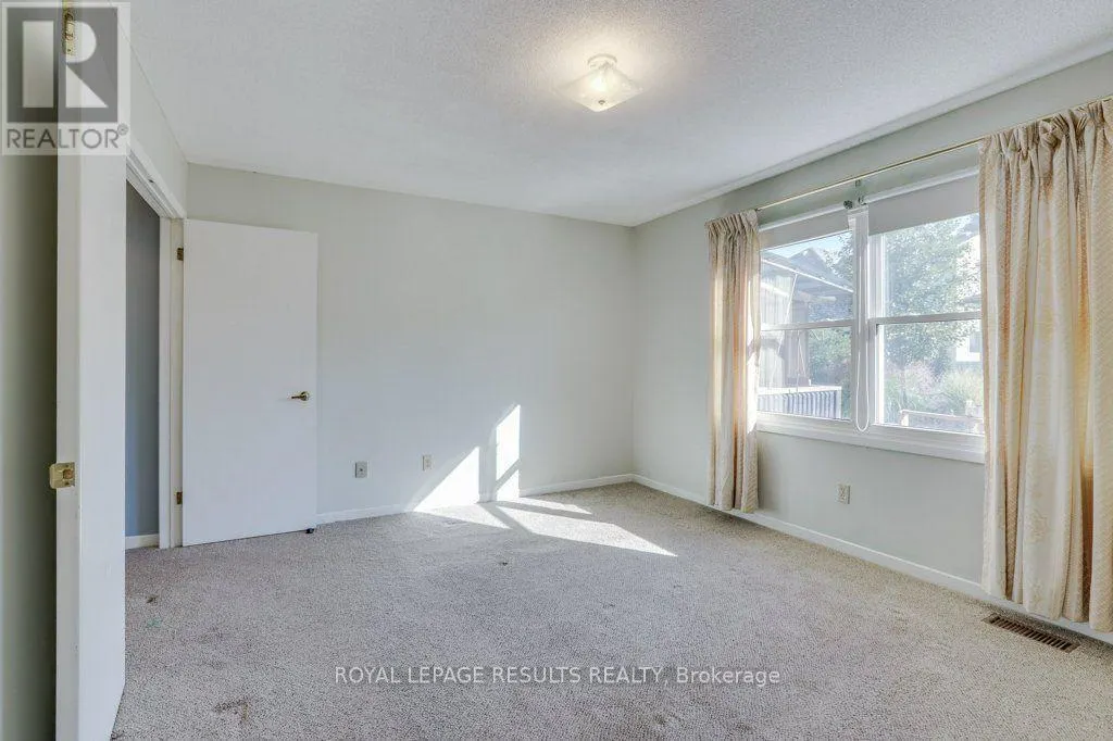 71 EDWIN CRESCENT