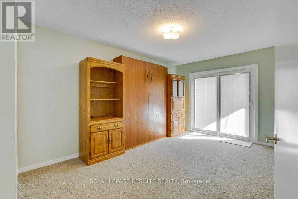71 EDWIN CRESCENT