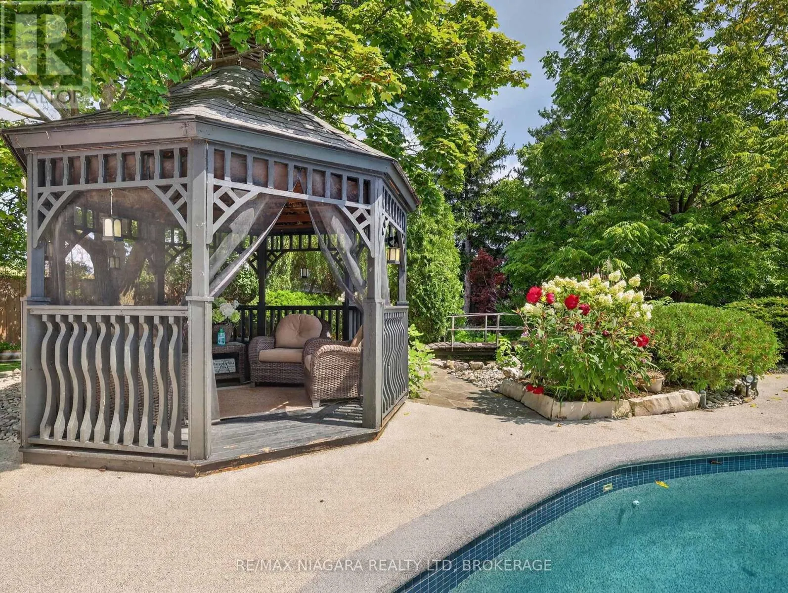 14 FAIRLAWN COURT