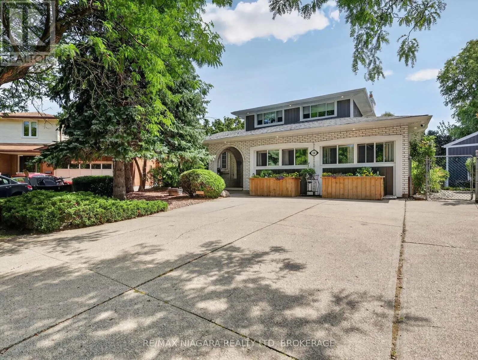 14 FAIRLAWN COURT