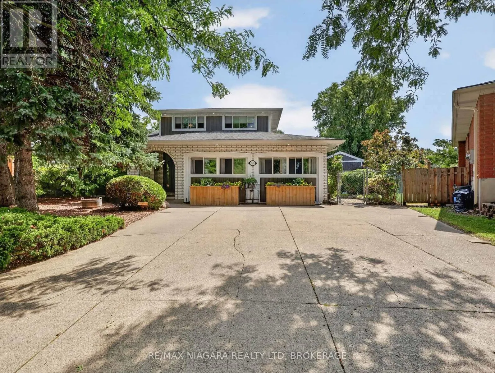 14 FAIRLAWN COURT