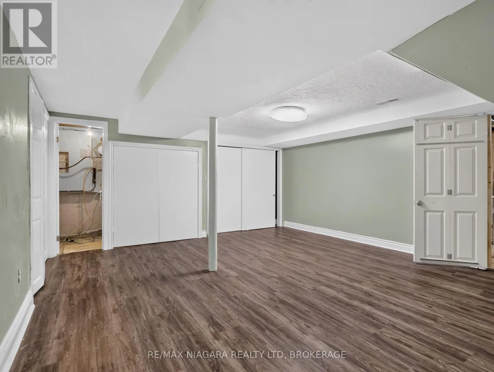 14 FAIRLAWN COURT