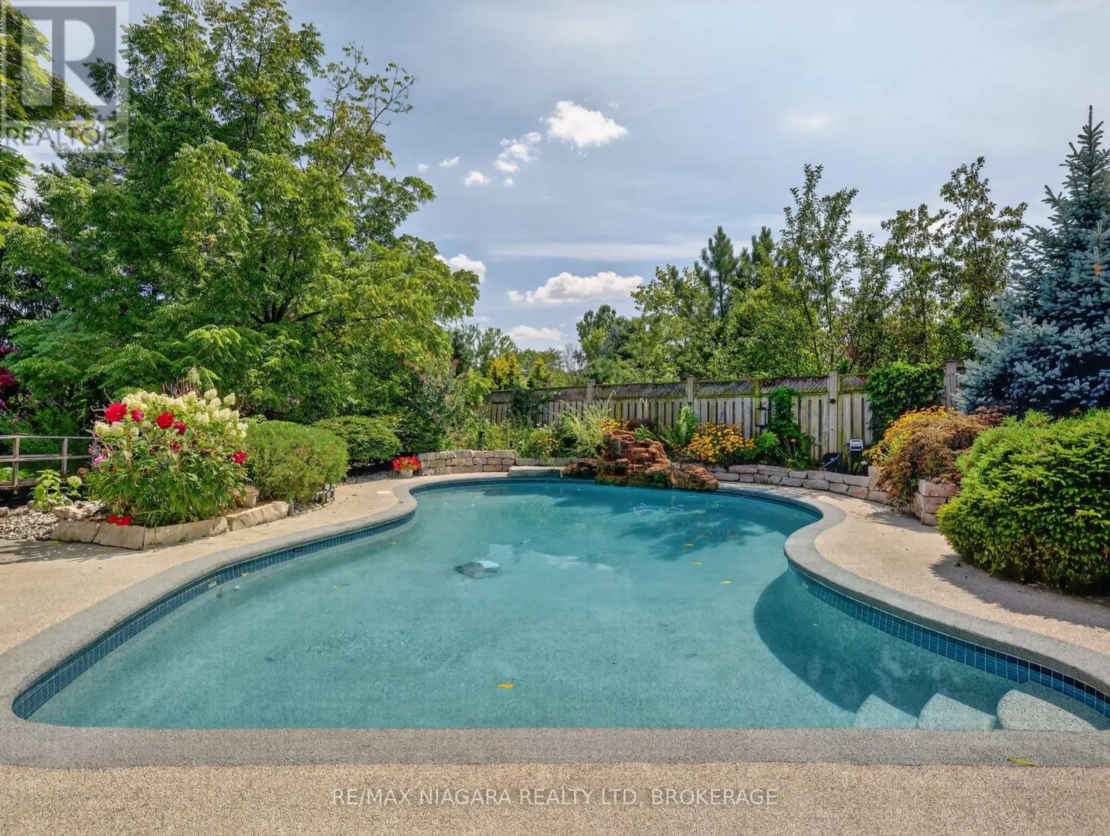 14 FAIRLAWN COURT