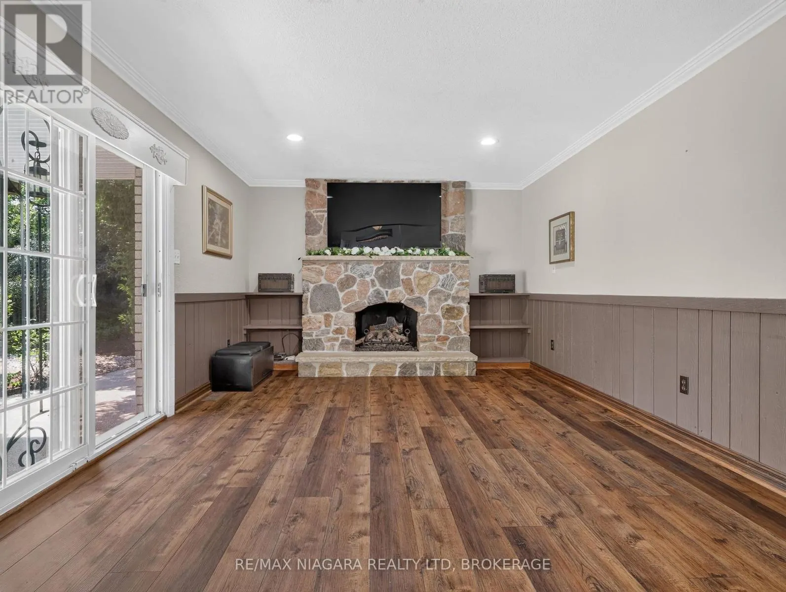 14 FAIRLAWN COURT